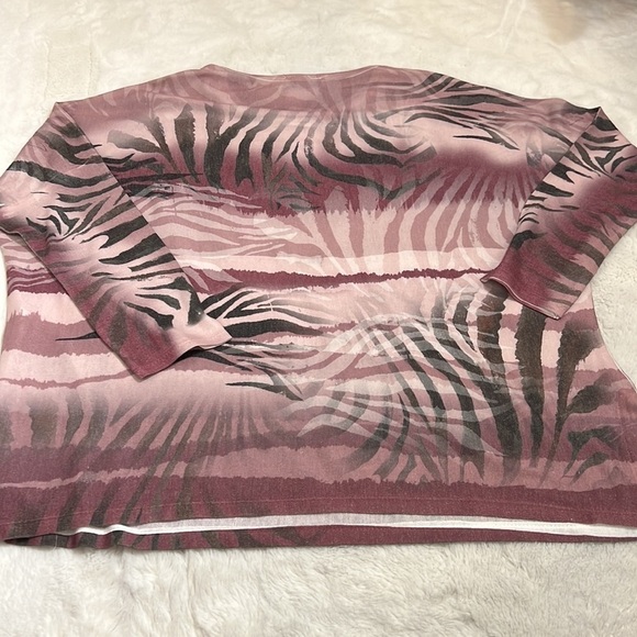 Via Vitale oversized knit top crew neck with drop shoulder rhinestone detail - Picture 2 of 15